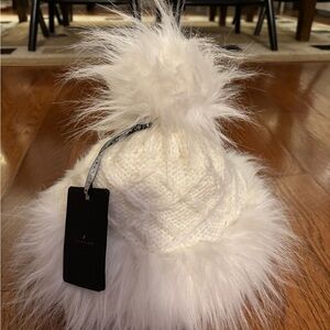 Stylish White Knit Pom-Pom Hat